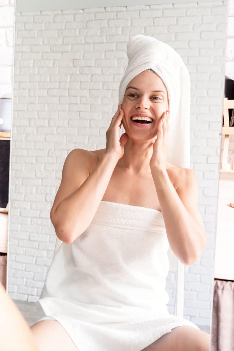 ACNE VULGAR E CLAREAMENTO